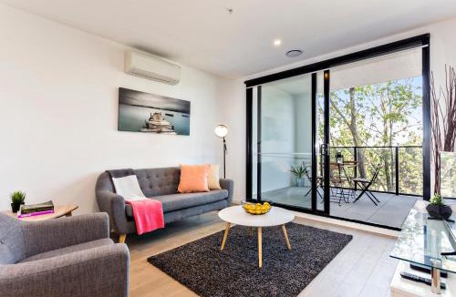 St Kilda Apartment | COMPLETE HOST Park View St Kilda