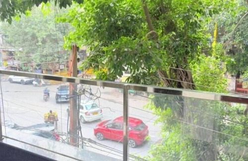 Kalkaji Apartment | Cozy 1-bedroom apartment in wonderful New Delhi with AC