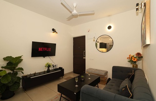 Siolim Apartment | Cozy 1-bedroom apartment in beautiful Siolim with AC and gym access