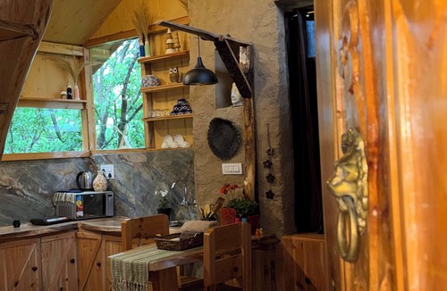 Manali Villa | Cozy, Aesthetic Nature Retreat: Feel Your Soul in the Village Soil