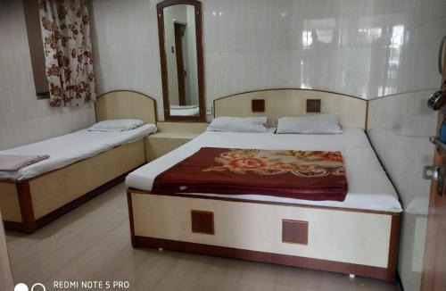 Dwarka House | Cozy Hotel Gayatri Guest House