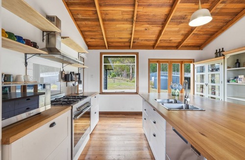 Highcroft House | Crofters Rest: Light Filled Hideaway on Tasman Peninsula