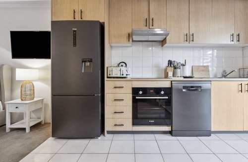 Crows Nest Apartment | Crows Nest Studio | Balcony, Bath & City Access