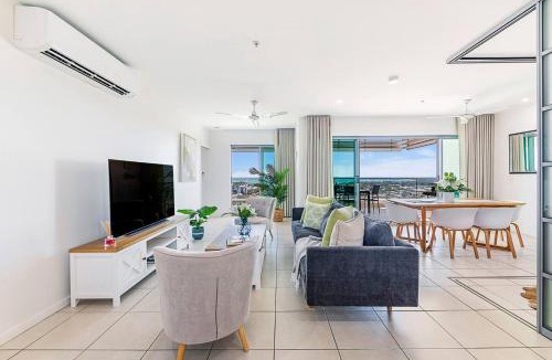 Darwin City Centre Apartment | Crystal Waterfront - A Panoramic Balcony Haven