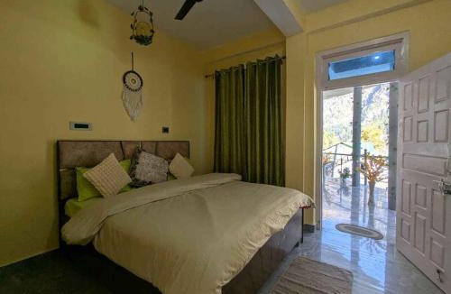 Kasol Hostel | Dakshome