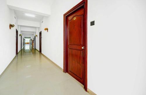 Peringandoor Hotel | [Day Stay - 8 AM to 8 PM] Collection O Thrissur Near Thrissur Medical College
