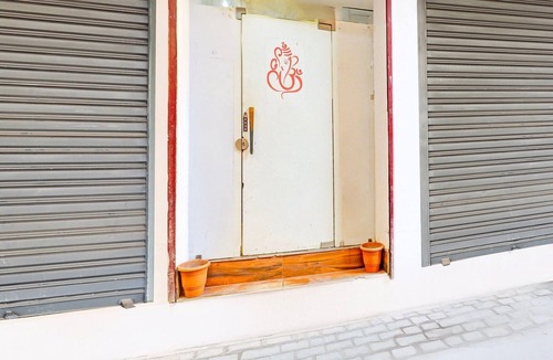 Sector 45 House | Deluxe Hotel O by OYO Sector 45 Manyavar