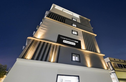 Hyderabad House | Deluxe with Twin BedTownhouse Saroornagar