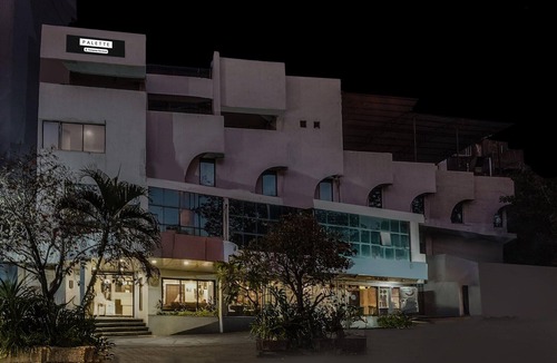 Adajan House | Deluxe with Twin BedPalette Country Club