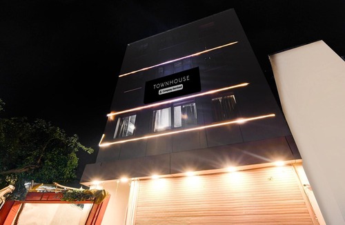 Civil Lines House | DeluxeHotel Niraant