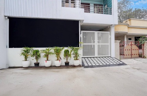 Bareilly House | DeluxeNeelam Hotel