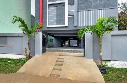 Hyderabad House | DeluxeOYO NAGARAM