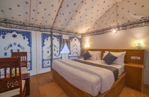 Sam Hotel | Desert Drop