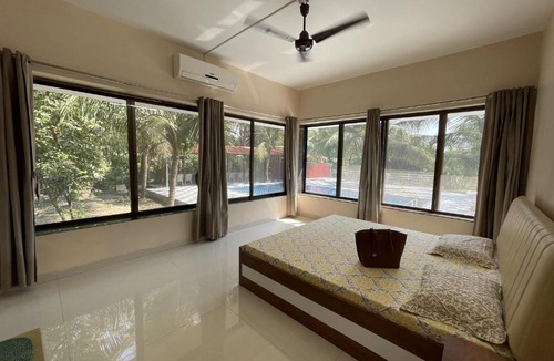 Tarapur Villa | Disha Villa-Casa Oceano, sea facing villa with a pool, at Palghar