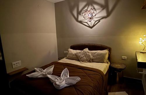 Siolim Bed & Breakfast | Dishney Den-Luxe 1BHK Stay with pool near Anjuna & Thalassa