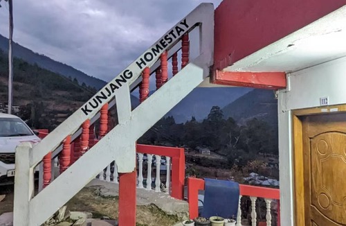 Bomdila Bed & Breakfast | Double bed room