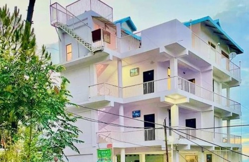 Kasauli Hotel | Double Room with Terrace - The Terrace Retreat by StayVues