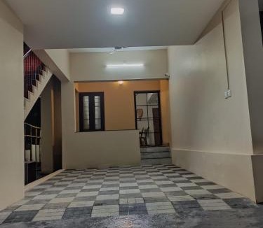 Thiruvananthapuram Bed & Breakfast | Dwaraka Serviced Villa - Near Sree Padmanabha Swamy Temple, Trivandrum -AC Rooms & Parking