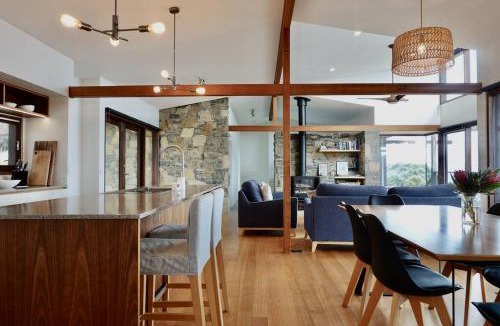 Primrose Sands House | Eco Waterfront Seclusion - Carlton Bluff House