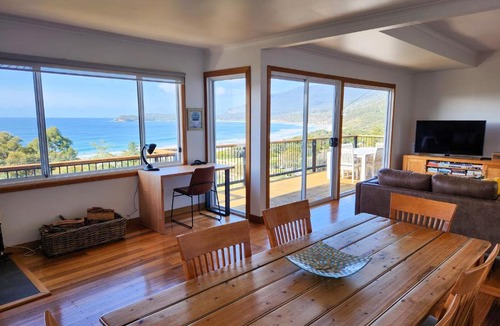 Eaglehawk Neck House | Elevated 3BR, ocean views, pool table, Pirates Bay