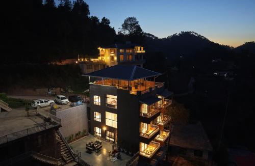 Kumarhatti Villa | ELIVAAS Signature Panchvati Veloraa Pet-Friendly 6-BHK Apartment with Panoramic Views & Outdoor Seating