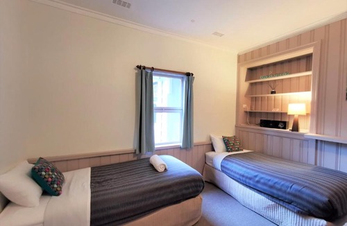 Bright Cabin | Elm Lodge Bright