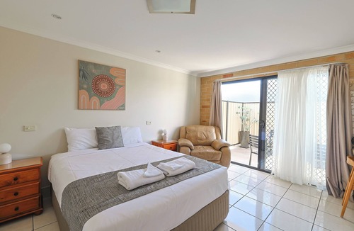 Emerald Hotel | Emerald Central Palms Motel