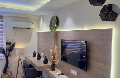 Jaypee Greens Bed & Breakfast | Eminence suites