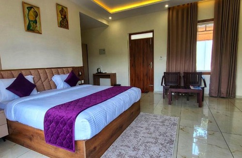 Kunchithanny Hotel | Evaara Resorts