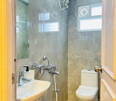 Serilingampally Apartment | Evara Kondapur Retreat Lux 3BR Fully Equipped Apt