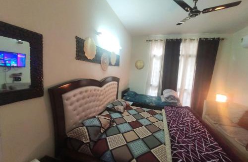 Landran Bed & Breakfast | Exclusive Floor on Manali Expressway for Family