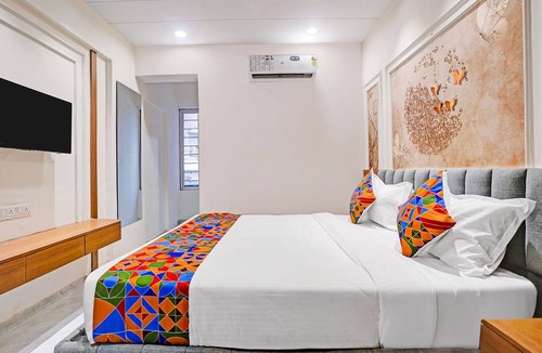 Gandhinagar Hotel | Fabhotel Royal Midway
