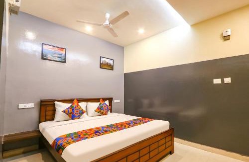 Manikonda Hotel | FabHotel Starhood - Manikonda