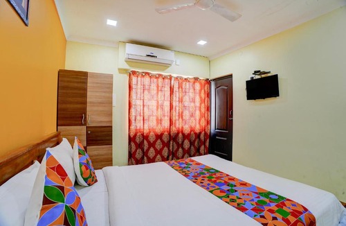 Chromepet Hotel | FabHotel Yazhini Residency