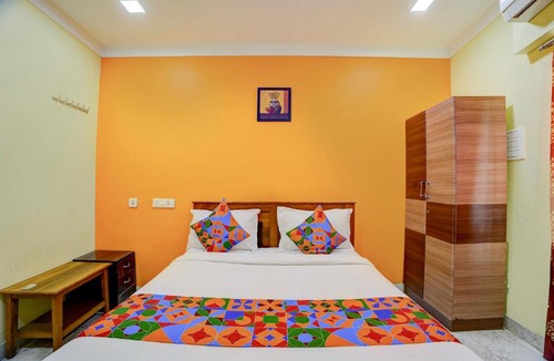 Chromepet Hotel | FabHotel Yazhini Residency