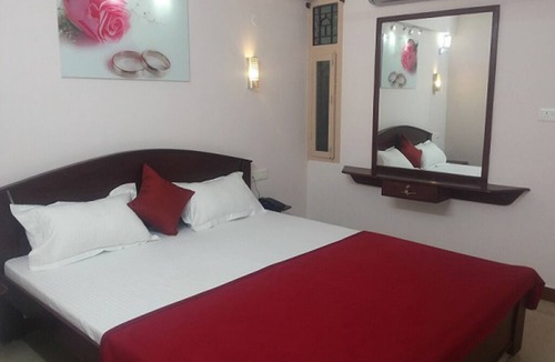 Madurai Main House | Few steps to Meenakshi Temple/Compact Room Stay