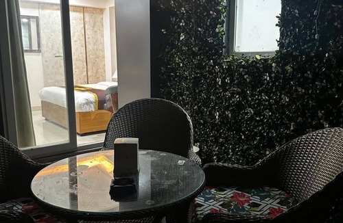 Sector 51 Hotel | Five Palms Hotels