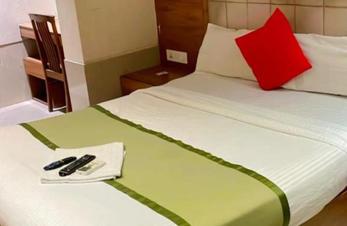 Vile Parle Hotel | Glitz Hotels Jayshree- Next to Mumbai Airport