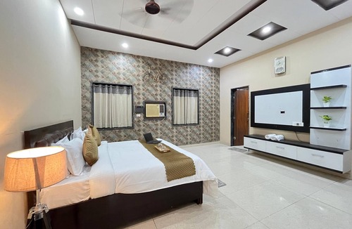Gurugram House | GoBravo 11 - 6BHK Farm with Pool Sohna Road Gurgaon