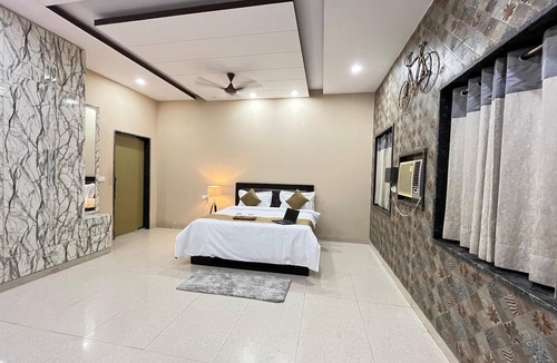 Gurugram House | GoBravo 11 - 6BHK Farm with Pool Sohna Road Gurgaon