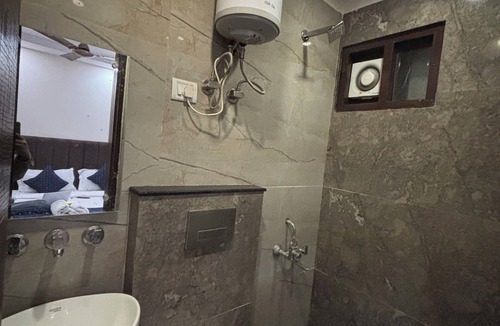 Connaught Place Bed & Breakfast | GoBravo Nova Paharganj - Smart Rooms with Smart Tv & WiFi near NDLS & Cp Delhi