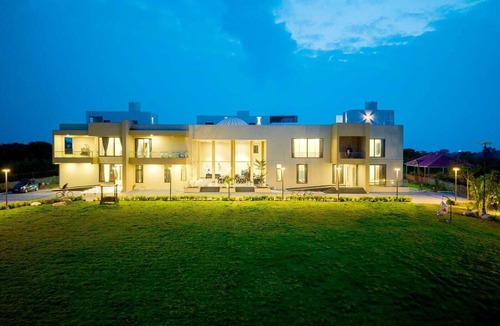Vadanemelli Villa | Gorgeous Farm Stay on ECR, Private Pool & Serene Getaway