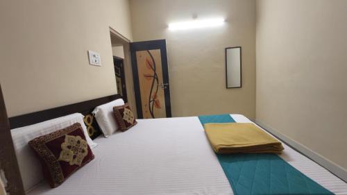Tirupati House | Govinda Nivas Homestay- Appartement with Fridge ,AC ,Geyser, Sofa, Separate puja room ,WIFI ,TV, Lift and 24 hours check-out