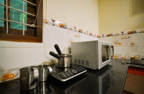 Aryad South House | Graceful Stay near Thumpoly Beach, Alappuzha