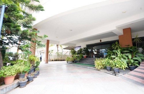 Yeshwanthpur Hotel | Grand Bee Hotel