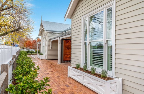 Mount Barker House | Grandview Accommodation - The Elm Tree Apartments