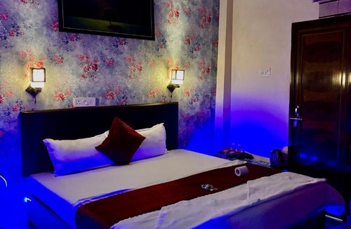 Varanasi Hotel | Gully Ghar