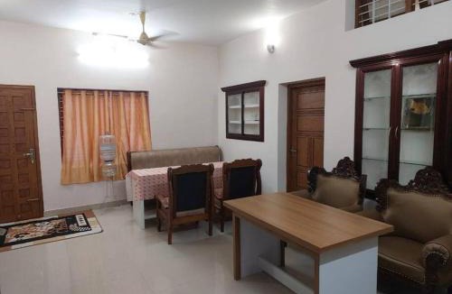 Guruvayur House | Guruvayur Homestay - 2 AC Bedrooms, Hall & Veranda