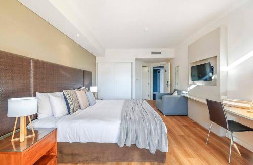 Darwin City Centre Apartment | Harbourfront Resort - King Studio with Balcony & Pool