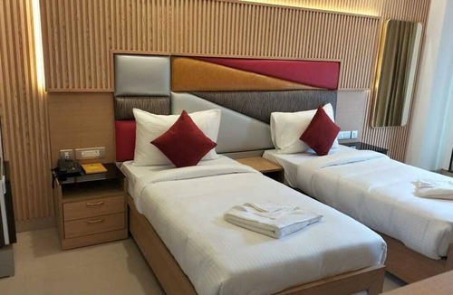 DLF Phase 3 Hotel | Hari's Court - Hotel and Banquet